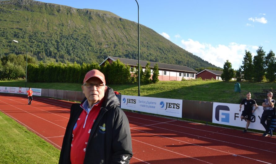 Legendarisk trenar takkar av fredag